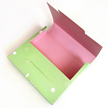 caja con multiples pegados