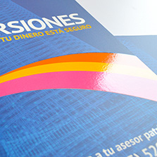 folleto con barniz uv brillante