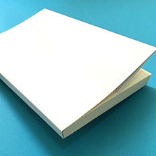 libro con encuadernado rustico pasta blanda